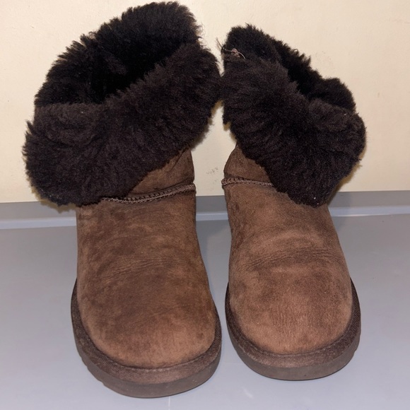 Ugg classic Button Bailey 5803 Size 7 - Picture 3 of 9